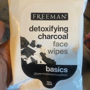 Freeman detoxifying charcoal face wipes